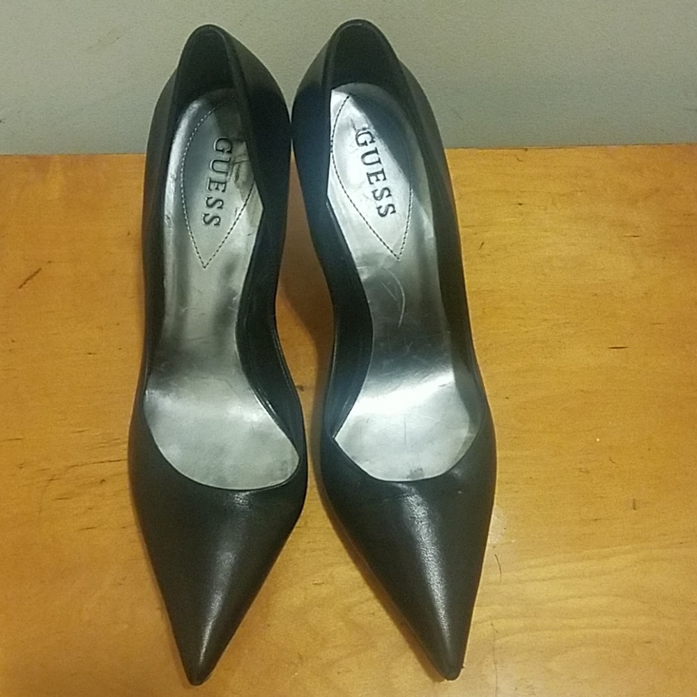 GUESS Pumps
